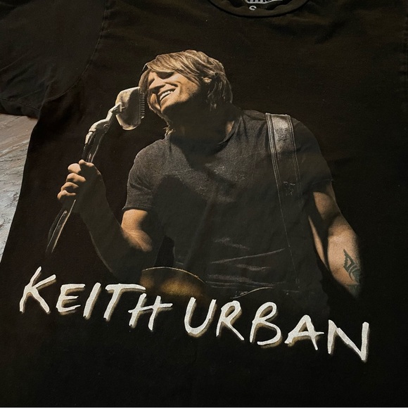 KEITH URBAN 2009 ESCAPE TOGETHER WORLD TOUR MUSIC T-SHIRT • SMALL - Picture 2 of 4